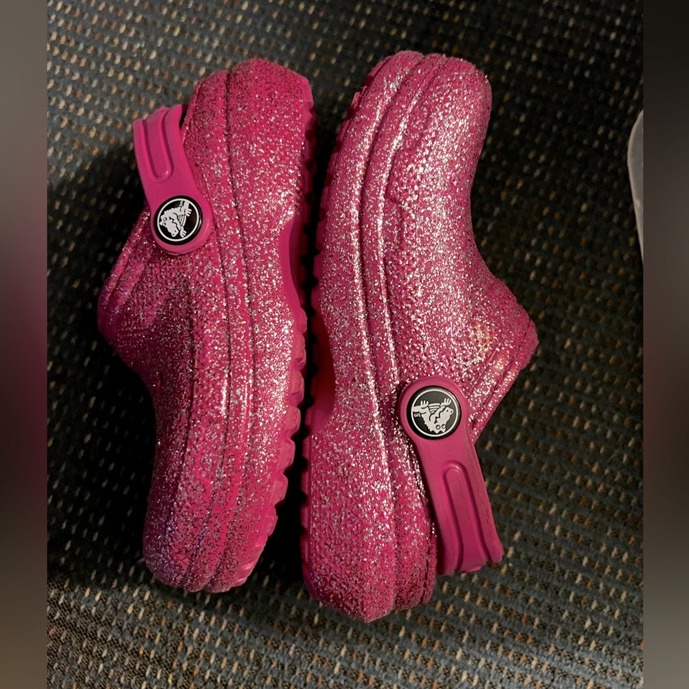 💖Adorable fuzzy crocs-only worn twice!!!